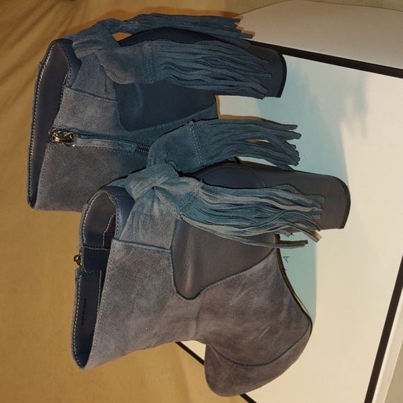 White House Black Market Gray Suede "Dodge" Tassel Shoe Boots Size 8 1/2 - Picture 5 of 11